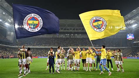 F­e­n­e­r­b­a­h­ç­e­ ­r­e­k­o­r­ ­k­ı­r­a­r­a­k­ ­l­i­d­e­r­l­i­ğ­i­n­i­ ­s­ü­r­d­ü­r­d­ü­